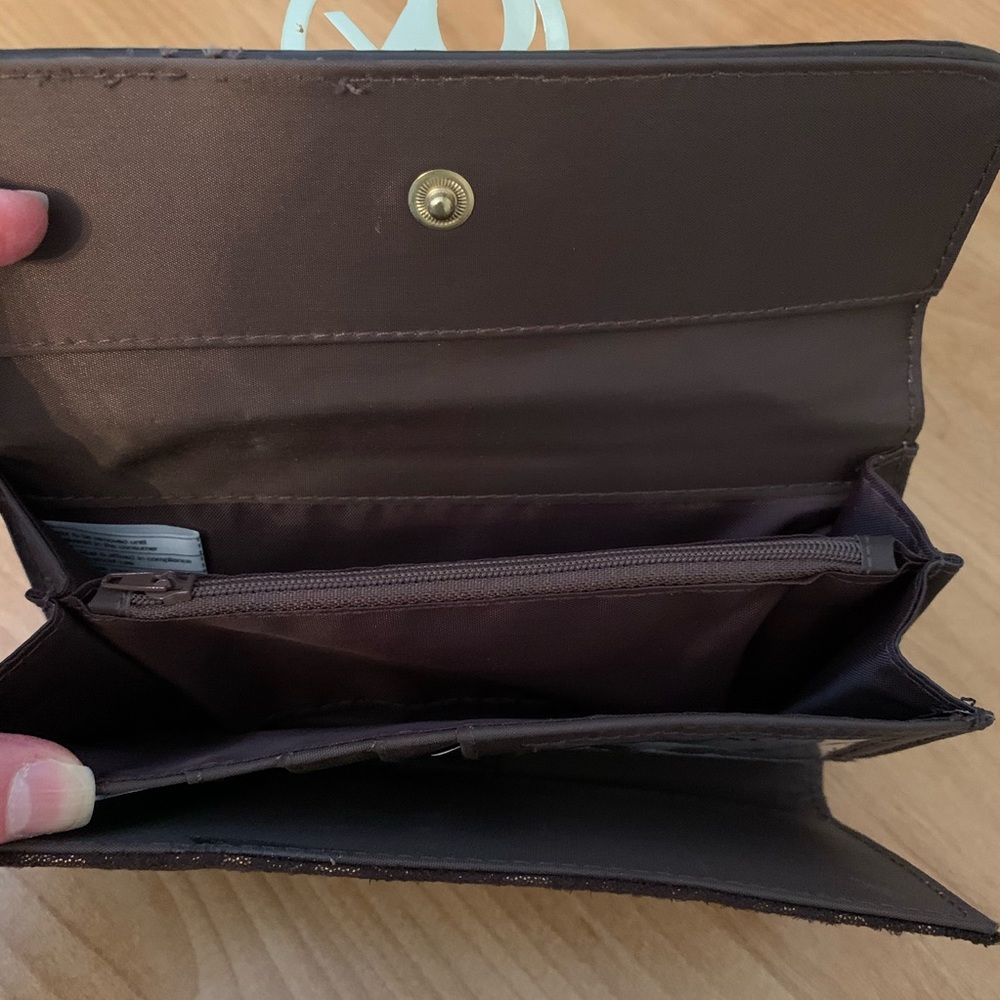 XOXO Organizer Tri-fold Wallet - Picture 6 of 7